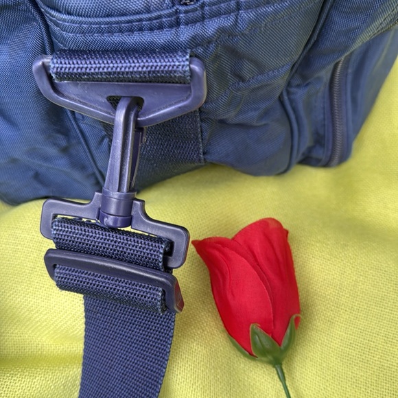 ⛺️ LAND’S END; Large VINTAGE Navy Travel/Overnight/Kid’s Bag w/Storage Pockets! - Picture 6 of 16